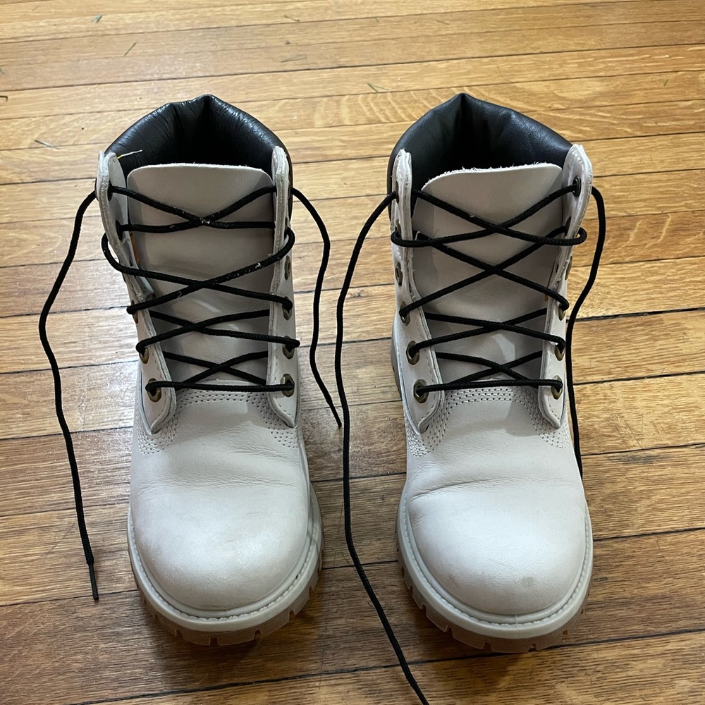 Grey Timberlands